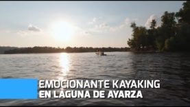 Emocionante kayaking en laguna de Ayarza