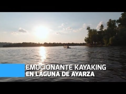 Emocionante kayaking en laguna de Ayarza