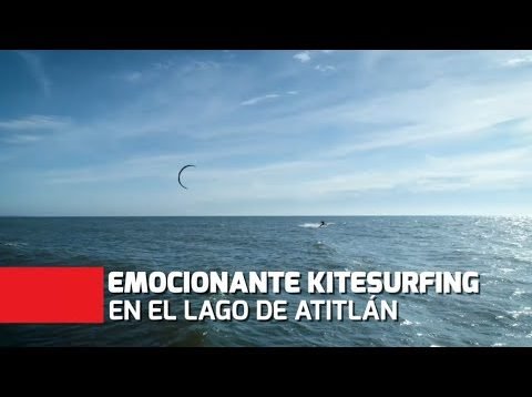 Emocionante kitesurfing en el lago de atitán